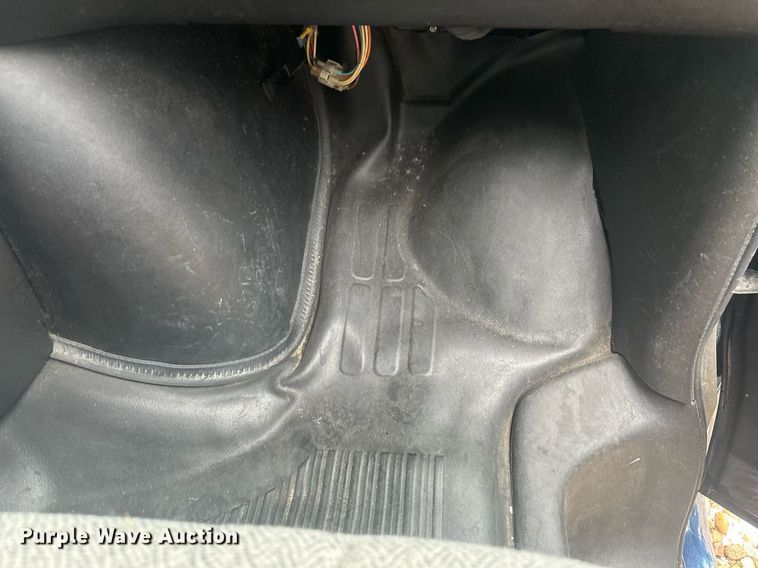 image for item DT7125 2011 GMC Savana G3500 shuttle bus