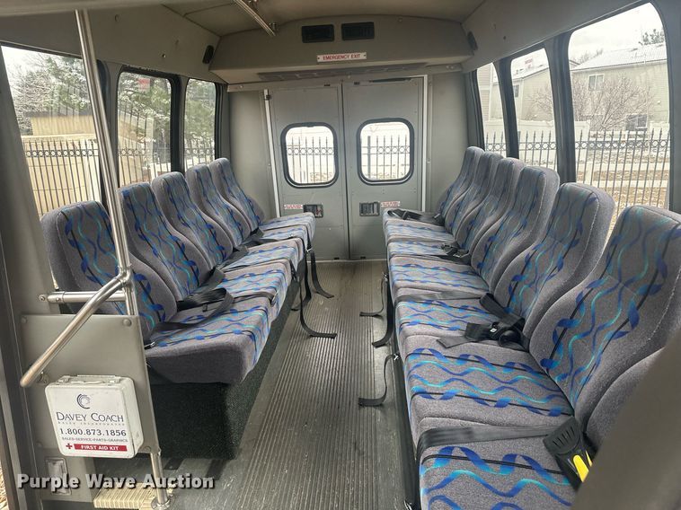 image for item DT7125 2011 GMC Savana G3500 shuttle bus