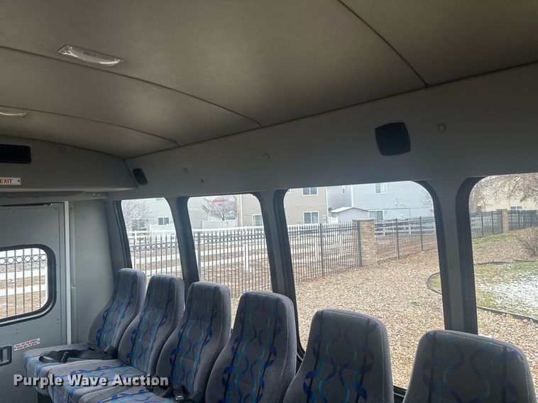 image for item DT7125 2011 GMC Savana G3500 shuttle bus