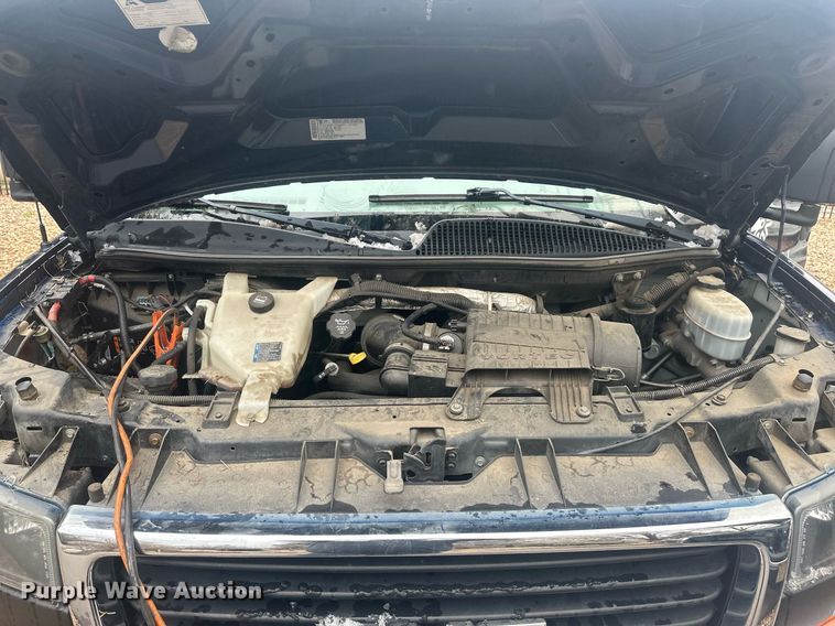 image for item DT7125 2011 GMC Savana G3500 shuttle bus