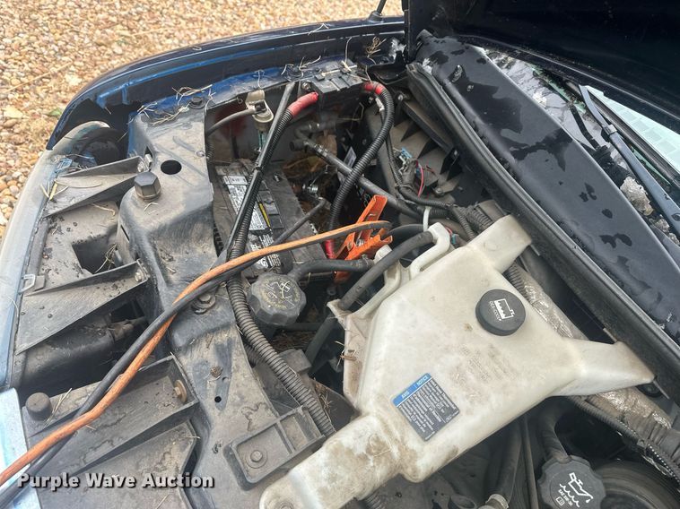 image for item DT7125 2011 GMC Savana G3500 shuttle bus