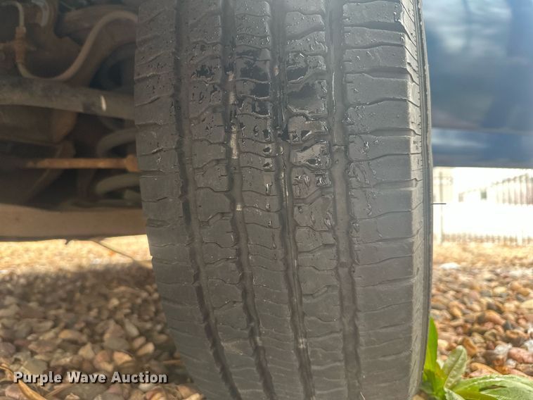 image for item DT7125 2011 GMC Savana G3500 shuttle bus