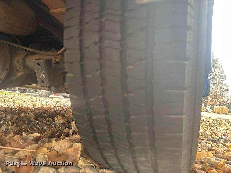 image for item DT7125 2011 GMC Savana G3500 shuttle bus