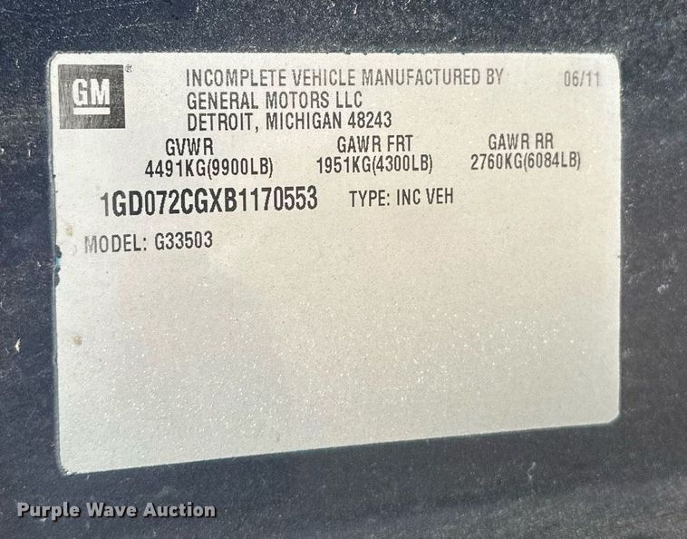 image for item DT7125 2011 GMC Savana G3500 shuttle bus