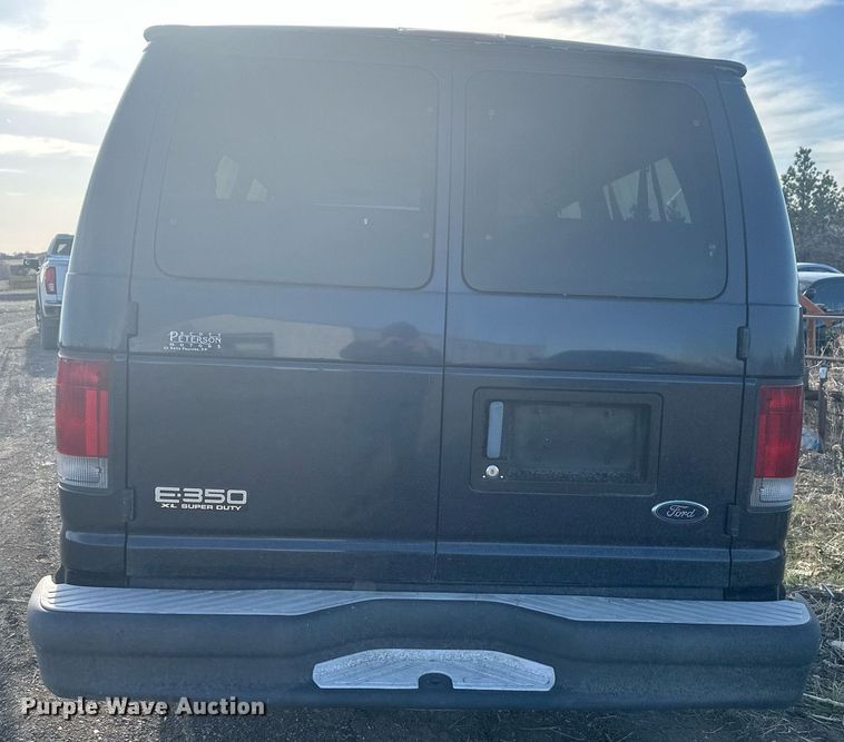 image for item DT7161 2003 Ford E350 van
