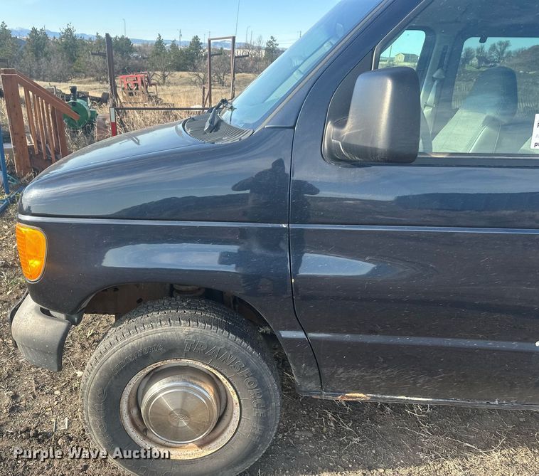 image for item DT7161 2003 Ford E350 van