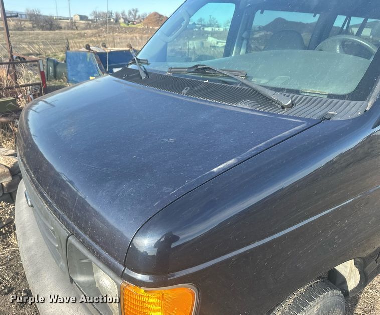 image for item DT7161 2003 Ford E350 van
