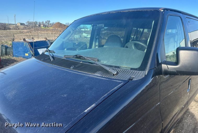 image for item DT7161 2003 Ford E350 van