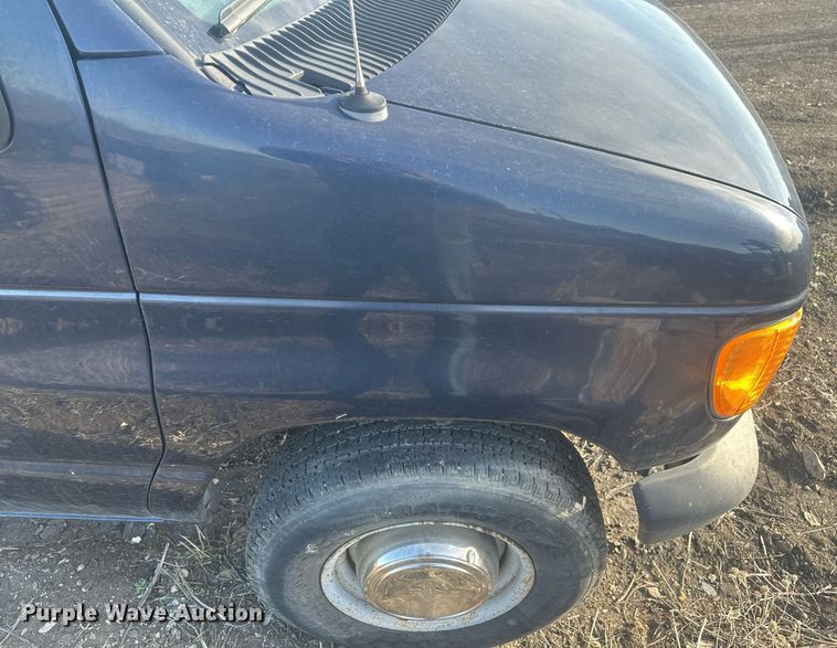 image for item DT7161 2003 Ford E350 van