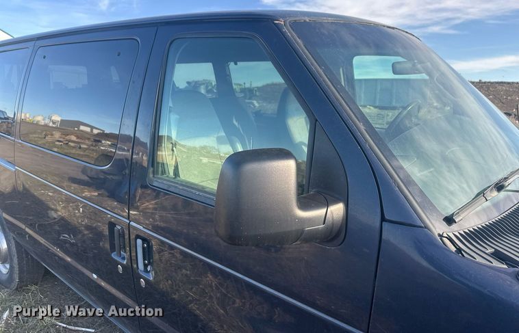 image for item DT7161 2003 Ford E350 van