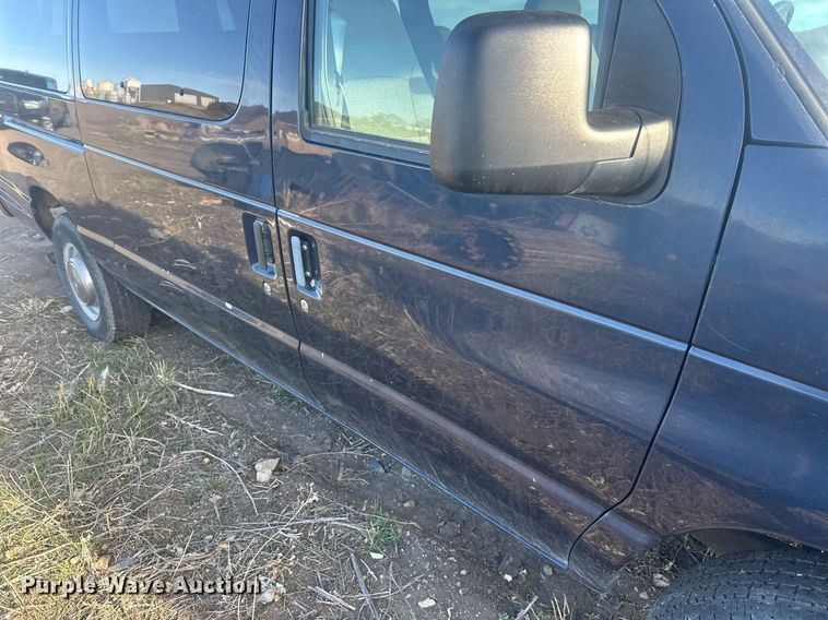 image for item DT7161 2003 Ford E350 van