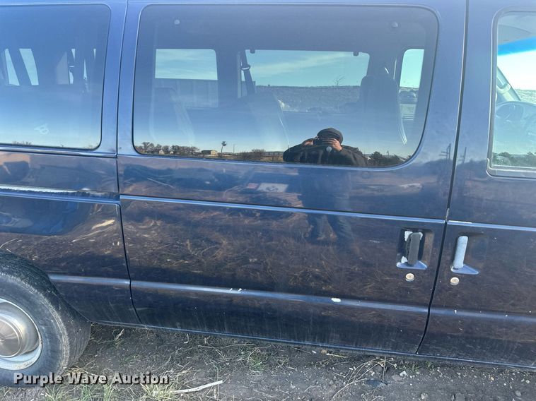 image for item DT7161 2003 Ford E350 van