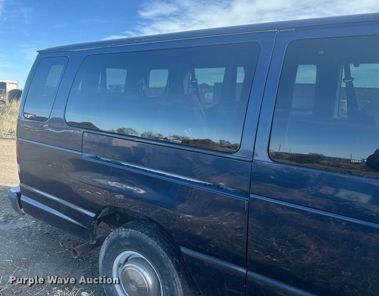 image for item DT7161 2003 Ford E350 van