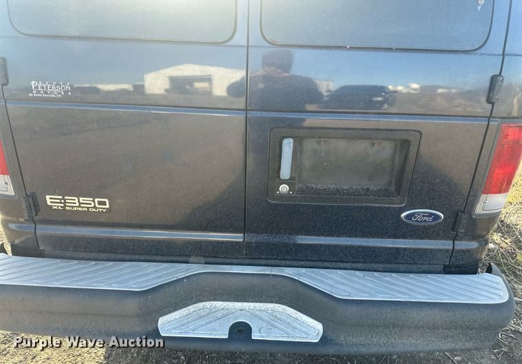 image for item DT7161 2003 Ford E350 van