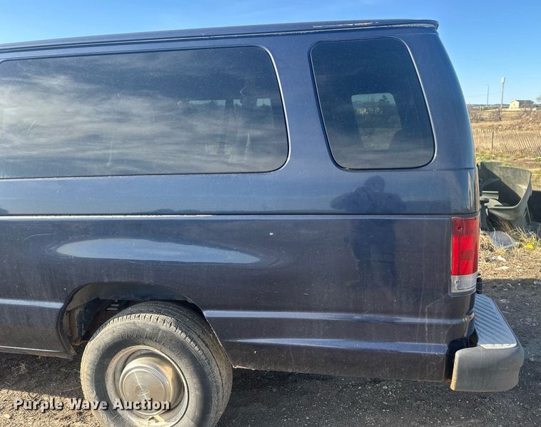image for item DT7161 2003 Ford E350 van