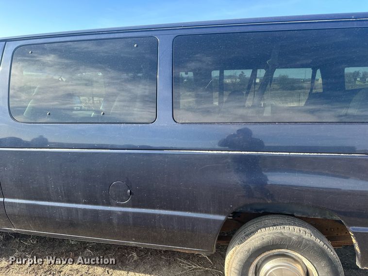 image for item DT7161 2003 Ford E350 van