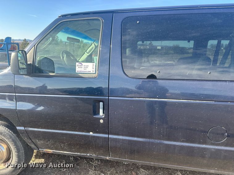 image for item DT7161 2003 Ford E350 van