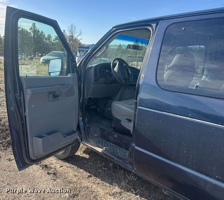 image for item DT7161 2003 Ford E350 van