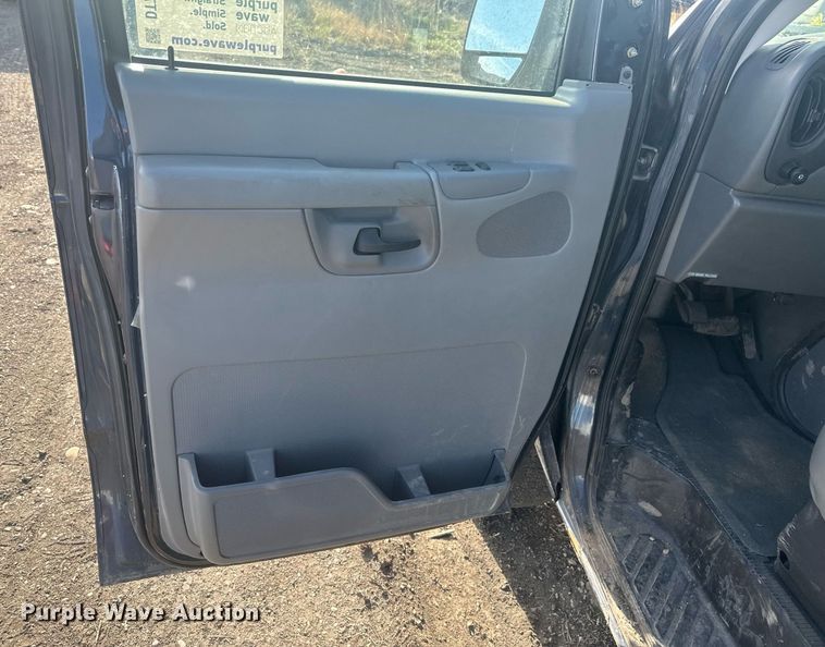 image for item DT7161 2003 Ford E350 van