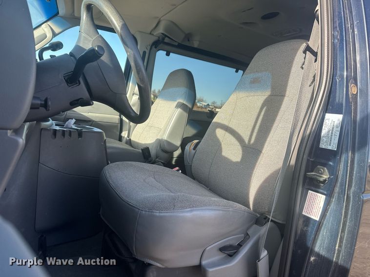 image for item DT7161 2003 Ford E350 van