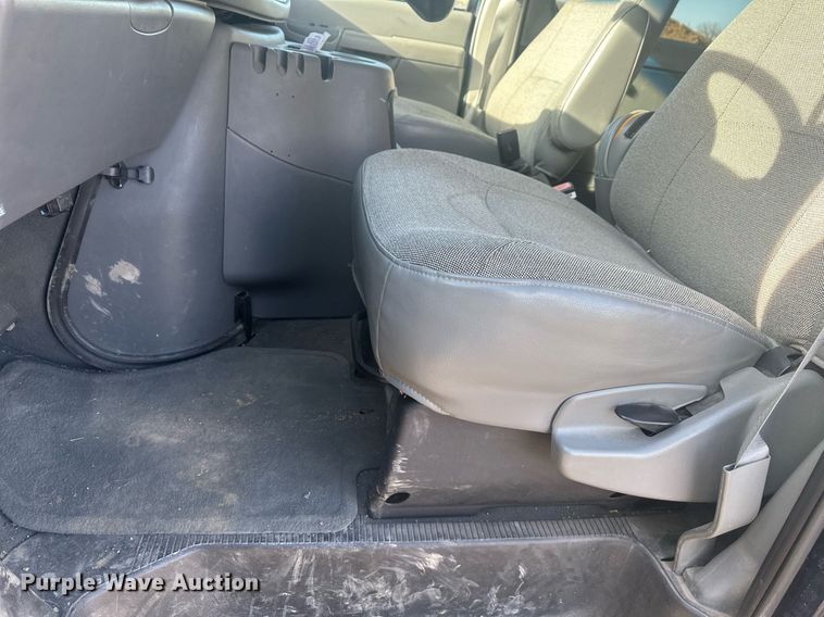 image for item DT7161 2003 Ford E350 van