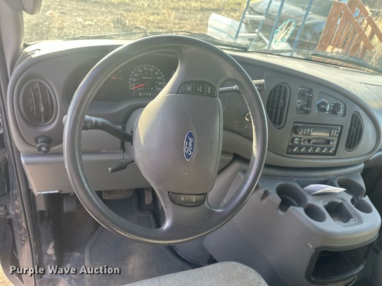 image for item DT7161 2003 Ford E350 van