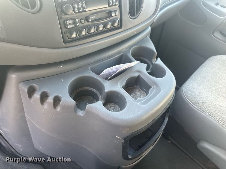 image for item DT7161 2003 Ford E350 van