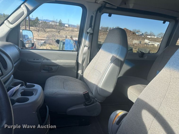 image for item DT7161 2003 Ford E350 van