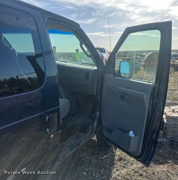 image for item DT7161 2003 Ford E350 van