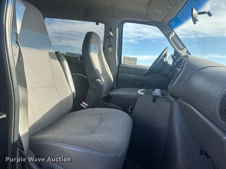 image for item DT7161 2003 Ford E350 van