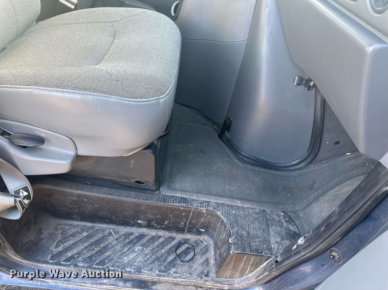 image for item DT7161 2003 Ford E350 van