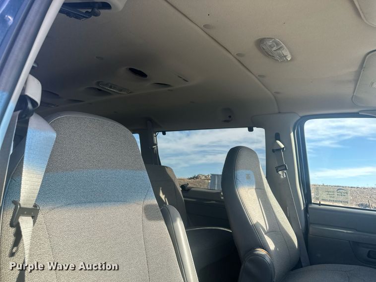 image for item DT7161 2003 Ford E350 van