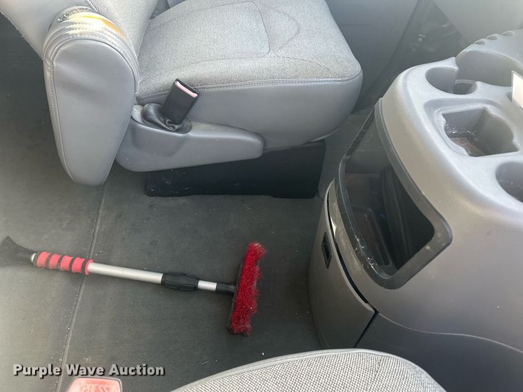 image for item DT7161 2003 Ford E350 van