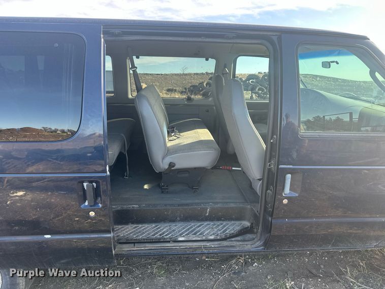 image for item DT7161 2003 Ford E350 van