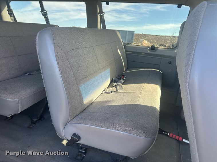image for item DT7161 2003 Ford E350 van