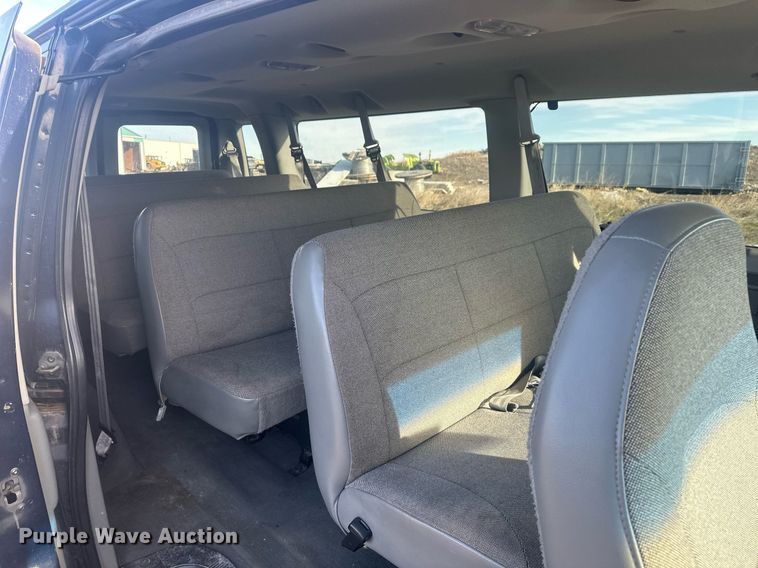 image for item DT7161 2003 Ford E350 van
