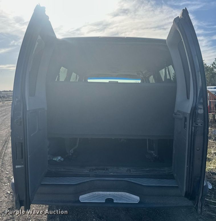 image for item DT7161 2003 Ford E350 van