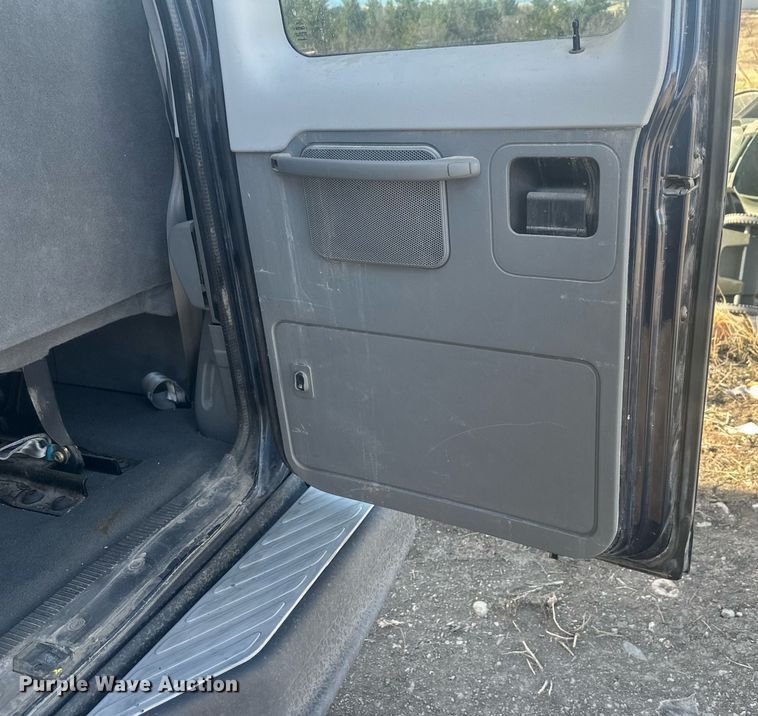 image for item DT7161 2003 Ford E350 van