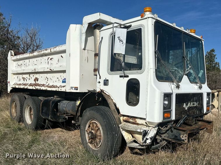 image for item DT7163 1988 Mack MR688S dump truck