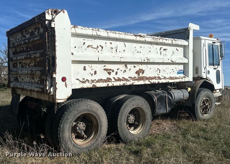 image for item DT7163 1988 Mack MR688S dump truck