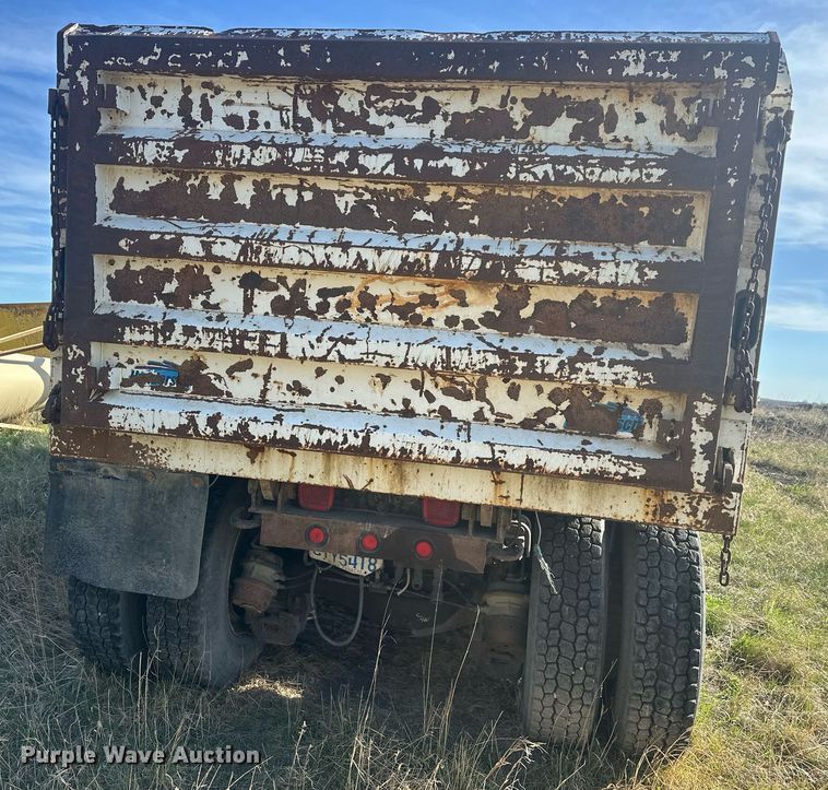 image for item DT7163 1988 Mack MR688S dump truck