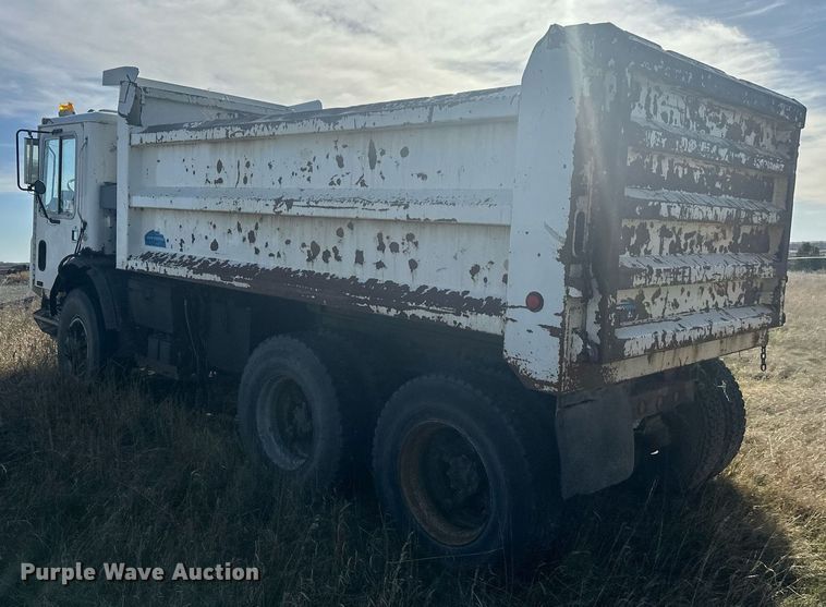 image for item DT7163 1988 Mack MR688S dump truck