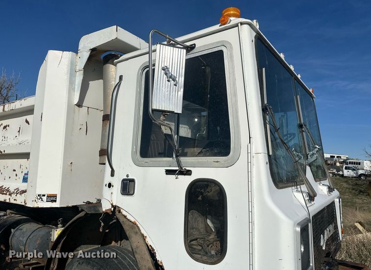image for item DT7163 1988 Mack MR688S dump truck