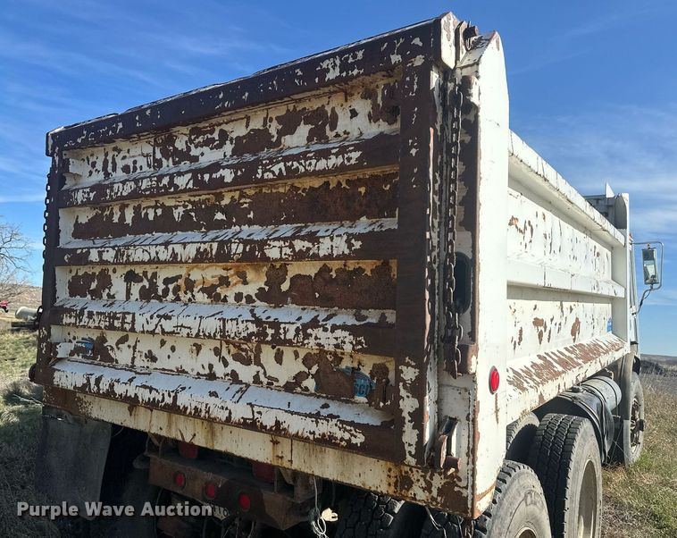 image for item DT7163 1988 Mack MR688S dump truck