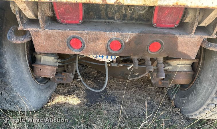 image for item DT7163 1988 Mack MR688S dump truck