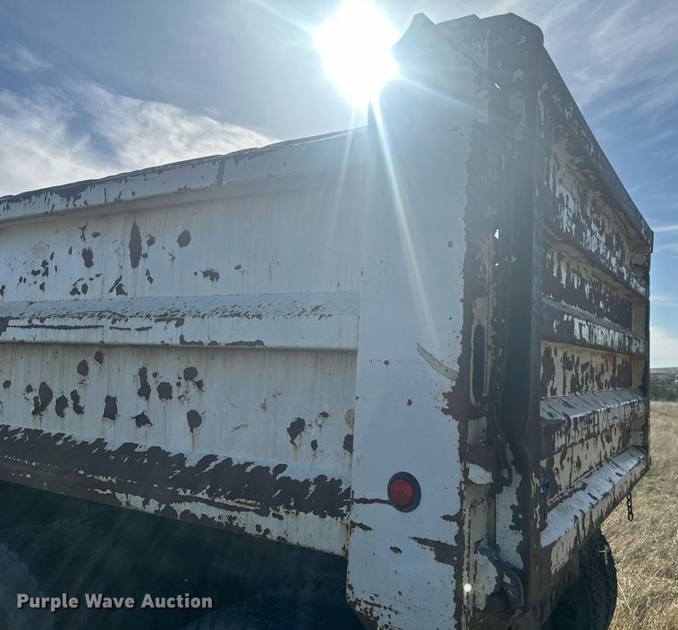 image for item DT7163 1988 Mack MR688S dump truck