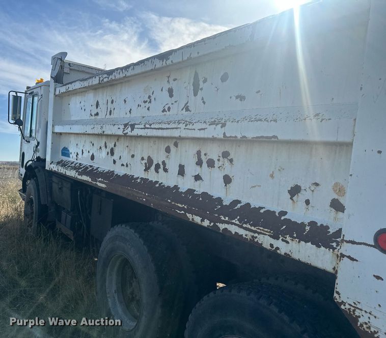 image for item DT7163 1988 Mack MR688S dump truck