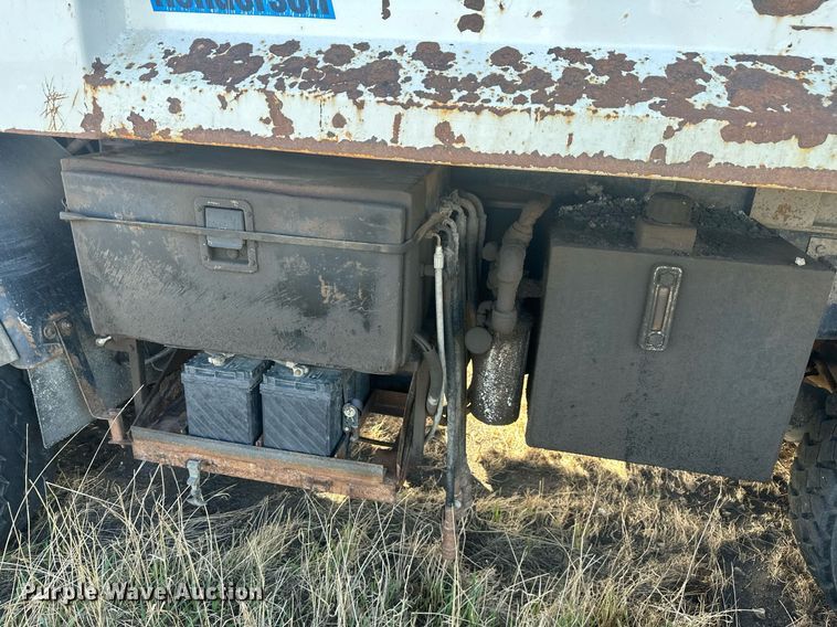 image for item DT7163 1988 Mack MR688S dump truck