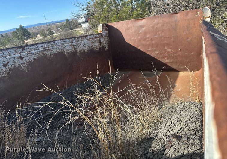 image for item DT7163 1988 Mack MR688S dump truck