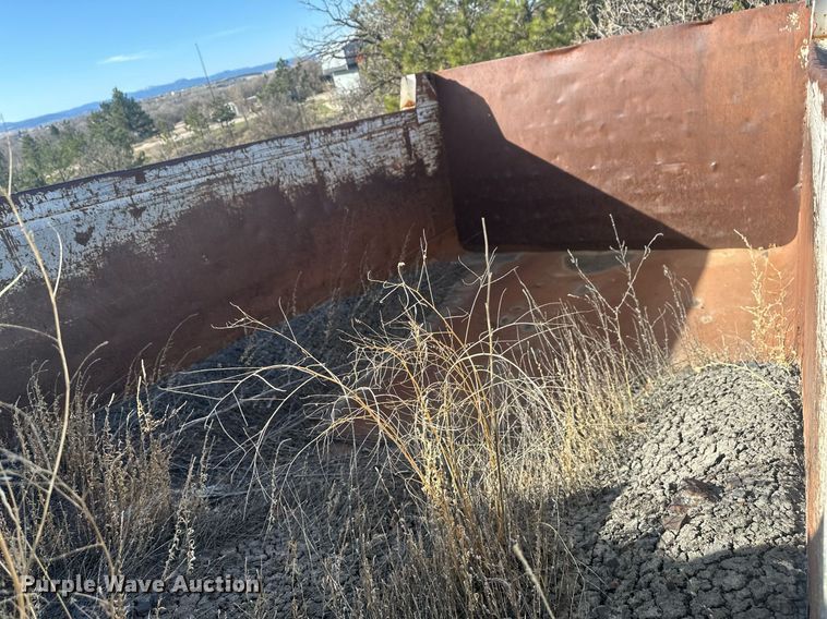 image for item DT7163 1988 Mack MR688S dump truck